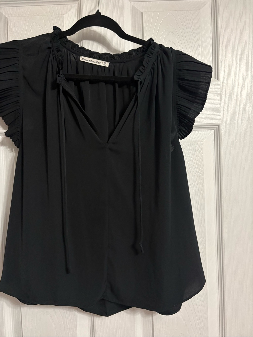 Abercrombie & Fitch Black Pleated Sleeve V-Neck Blouse
